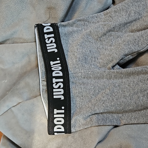 🌻4 for $15🌻 Nike leggings - Picture 2 of 4